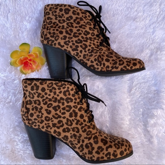Y.not? Oana Beautiful Leopard print tie up booties with chunky heels size 7M - Picture 1 of 12